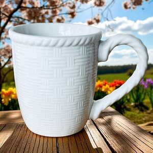 NWT Gorgeous Discontinued Home Trends HTS9 Weaved Basket White Ceramic Mug